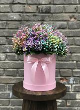 Цветочная композиция из Гипсофила и Розы в шляпной коробке в Бородыновке