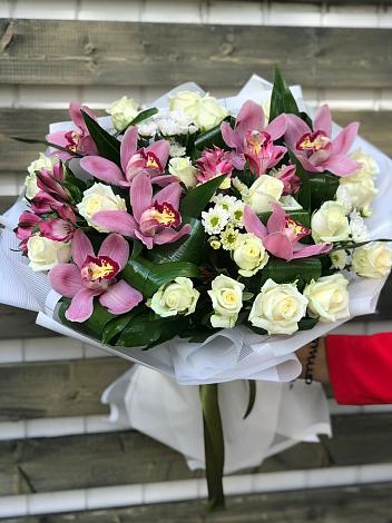 Букет цветов из: Розы и Хризантемы в Бородыновке