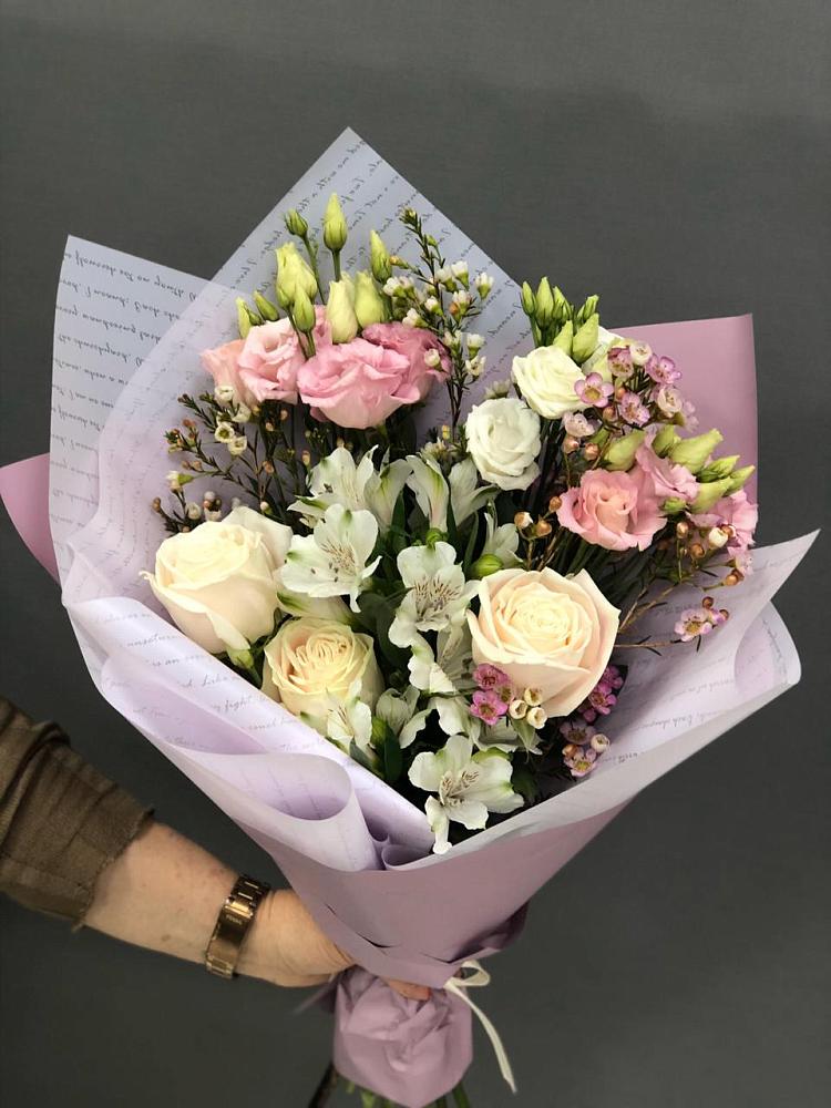 Букет цветов из: Альстромерии, Розы и Лизиантусы в Бородыновке