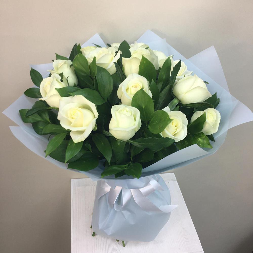 Букет 15 Белых роз Проуд в Бородыновке