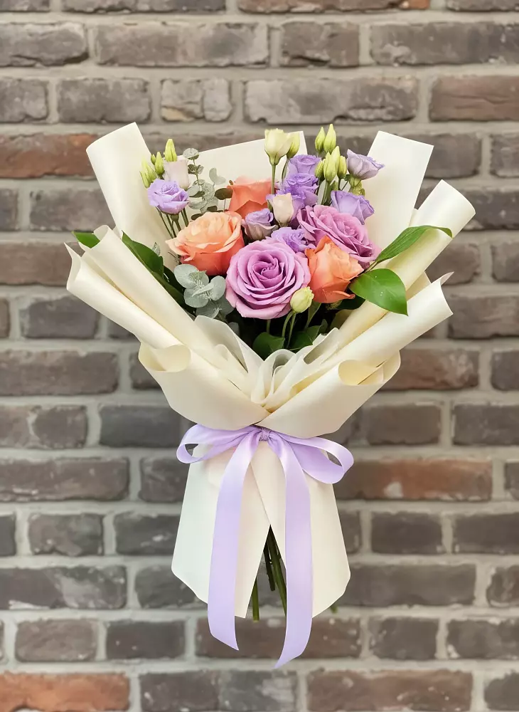 Букет цветов из: Лизиантусы и Розы в Бородыновке