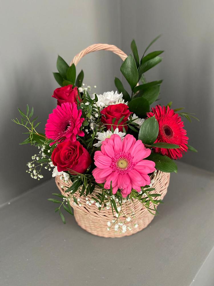 Цветочная композиция из Розы, Хризантемы и Герберы в корзине в Бородыновке