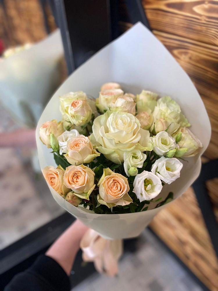 Букет цветов из: Розы и Лизиантусы в Бородыновке